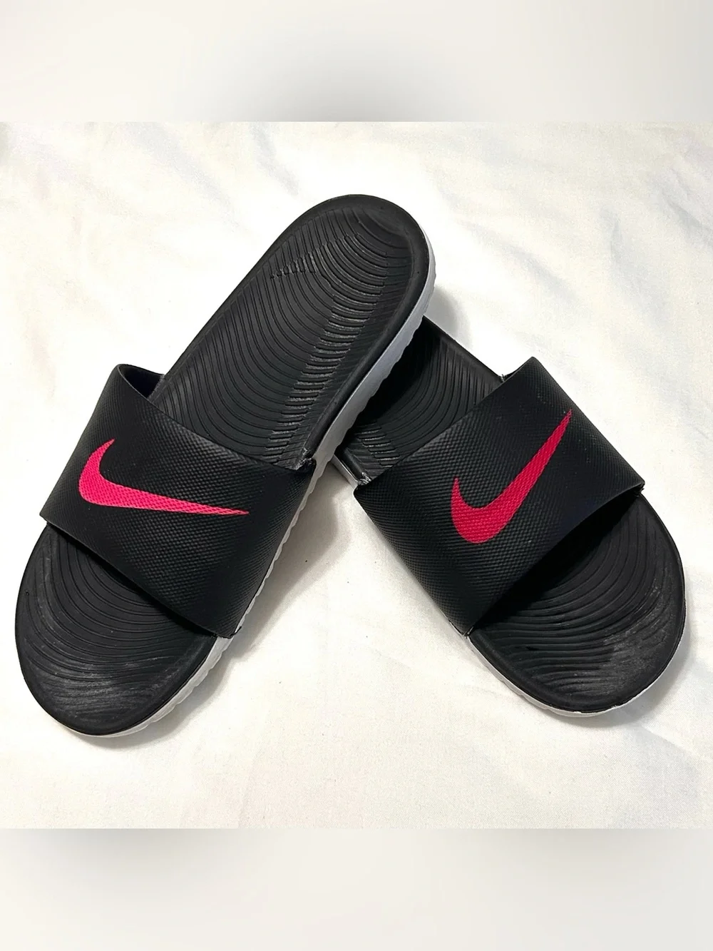 Nike Women's Black Slide Sandals with Hot Pink Swoosh Size 11 Excellent Cond.